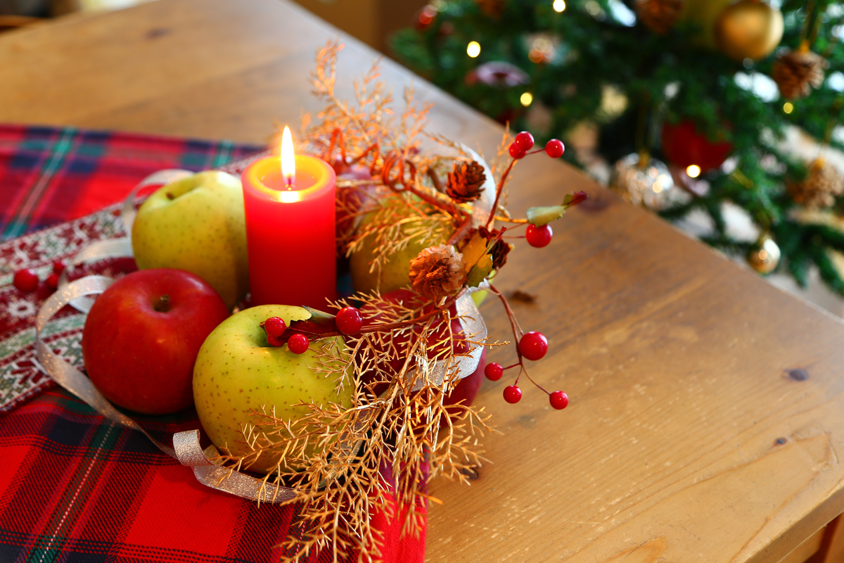 りんごを使ったクリスマスのテーブルアレンジ