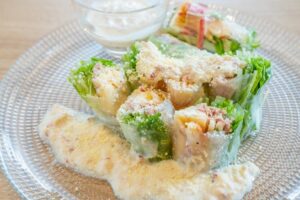 りんごとヨーグルトの生春巻きサラダ