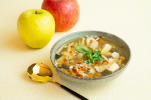 3種のきのことりんごのトロッとまろやか酸辣湯