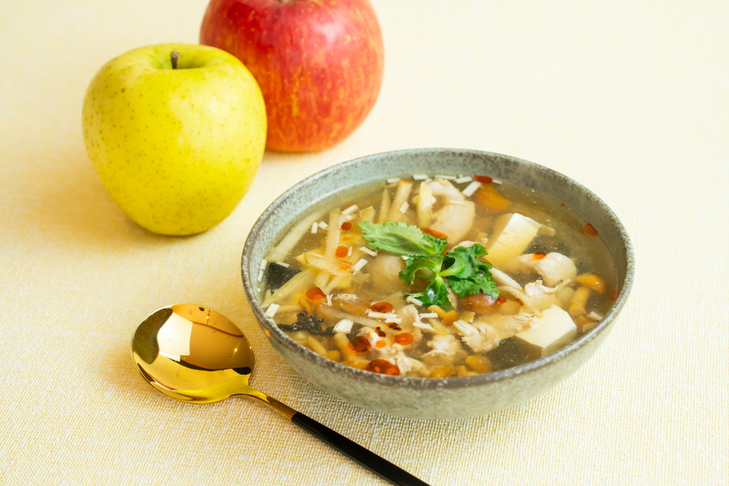 3種のきのことりんごのトロッとまろやか酸辣湯
